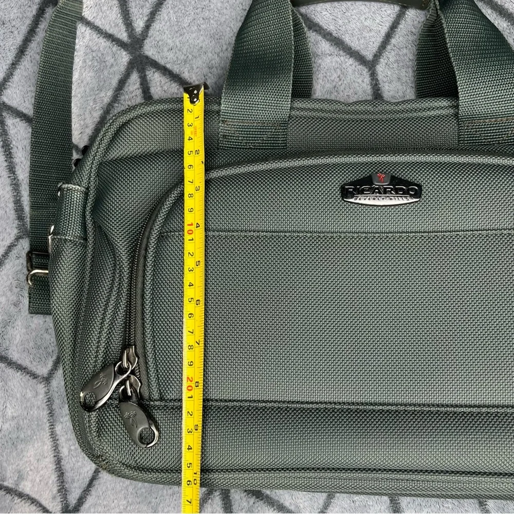 Ricardo Beverly Hills Green Weekend Luggage Carry On Travel Bag C1